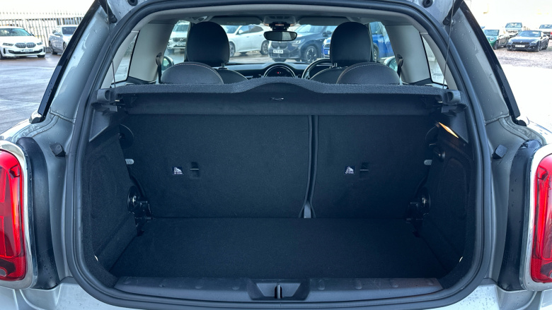 MINI Hatchback 1.5 Cooper Classic Premium 3dr Petrol Hatchback